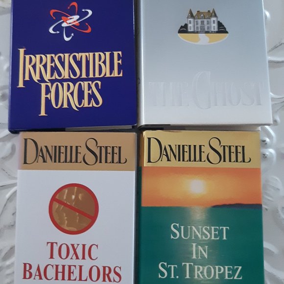 Danielle Steel Hardcover Books  4 for 20 - Picture 1 of 4